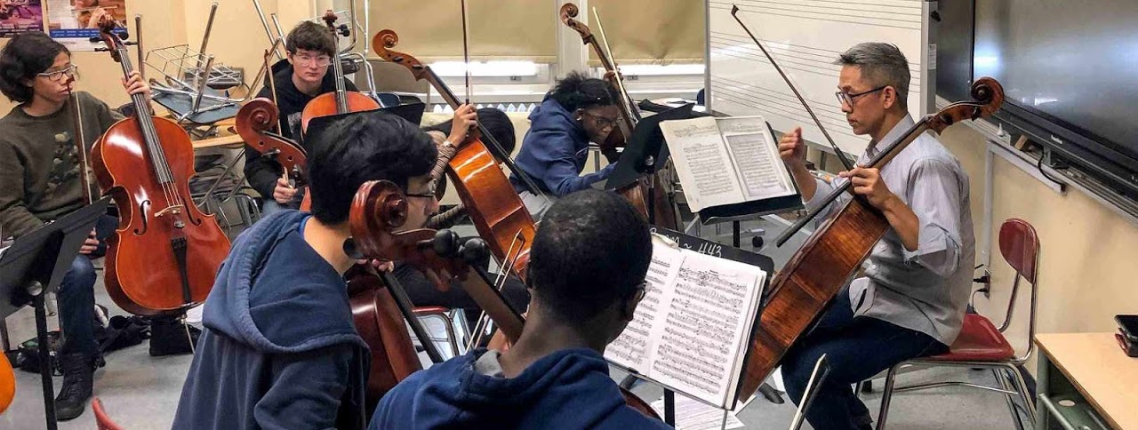 Students playing the violin